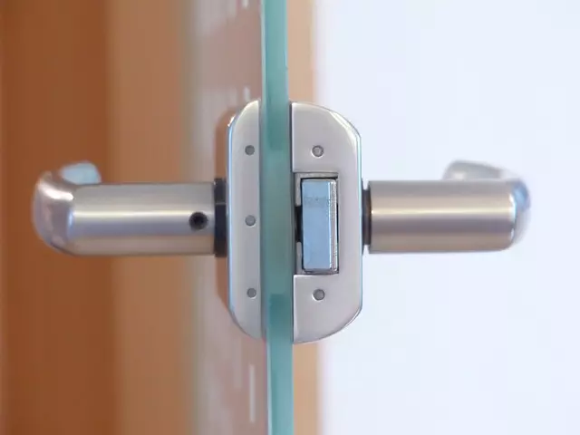 novi michigan glass shower door installation,glass shower door replacement,glass shower door