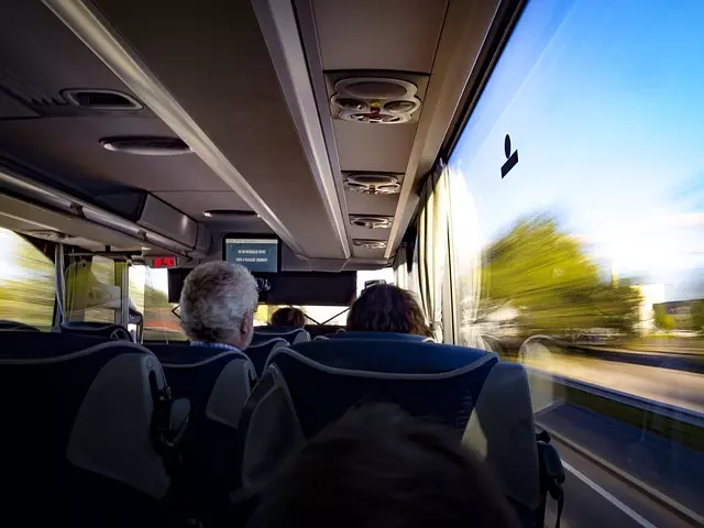 toledo-bar-hop-busbar-hop-busparty-bus-f-640x480-91440756.jpeg