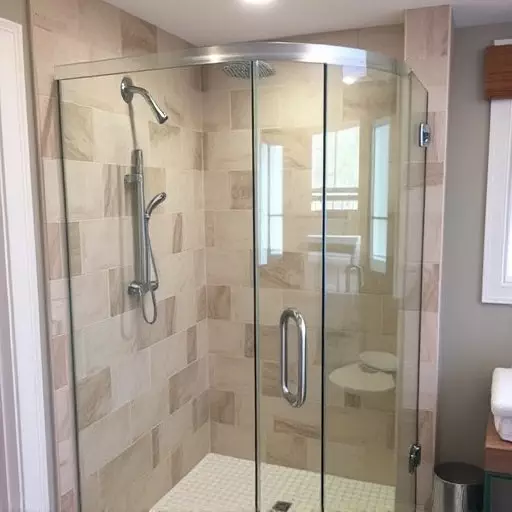 swinging-glass-shower-door-installation-640x480-28312815.jpeg