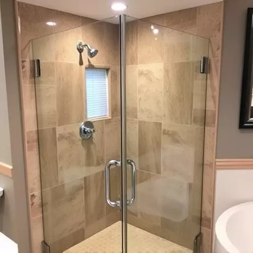 swinging-glass-shower-door-installation-640x480-61843591.jpeg