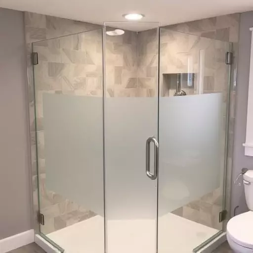 Frameless Showers: Energy-Efficient Design for Large Bathrooms