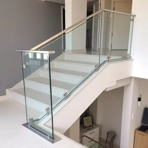 modern-glass-railings-installation-toled-640x480-40669819.jpeg