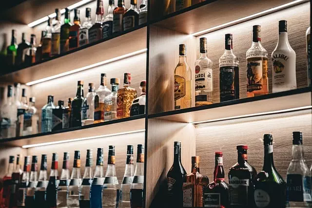 Uncover Toledo’s Eclectic Dive Bars: Tour Routes & Accessible Crawl Packages
