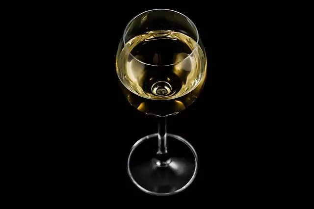 Navigating Safe & Fun Wine Tours in Toledo: Transportation & Cultural Insights